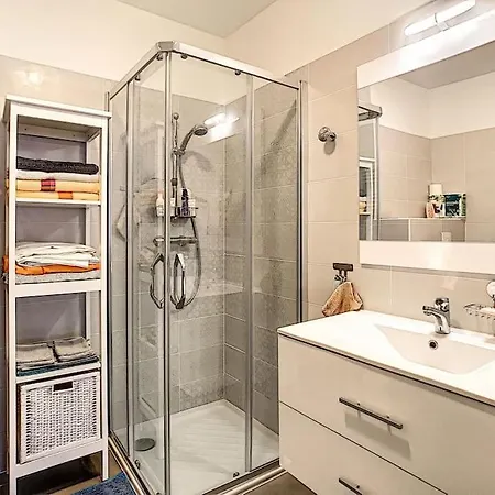 Old - Center 2 Bedroom Modern Place 公寓